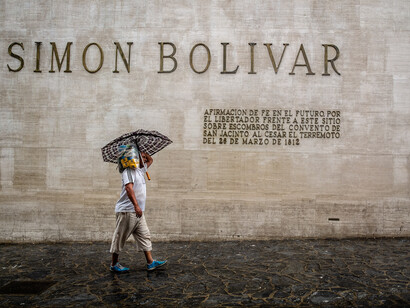 Lapide a Simon Bolivar