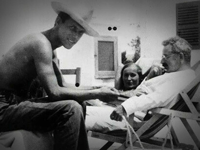 Walter Benjamin, de blanco, con el matrimonio Selz en Ibiza