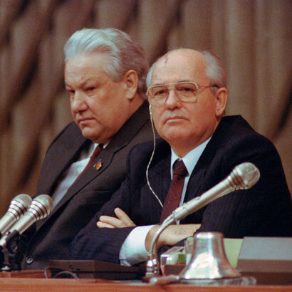 Borís Yeltsin y Mijaíl Gorbachov en la sesión de apertura del Congreso de los Diputados del Pueblo de la Unión Soviética, el 17 de diciembre de 1990