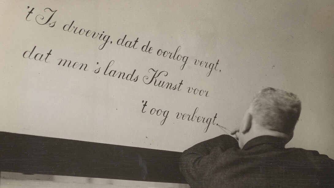 Le parole scritte sopra la volta a prova di bomba. Con la cortesia del Mauritshuis