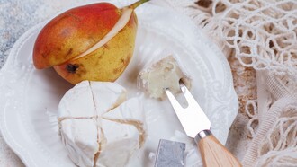 A tavola il cibo non serviva soltanto a nutrire, ma poteva diventare un segno visibile di appartenenza sociale