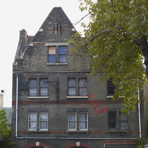 Lawrence Weiner, installation view at the South London Gallery, All in Due Course, 2014, Courtesy of
Lawrence Weiner, ARS, NY and DACS, London 2014, Photo by Andy Keate
