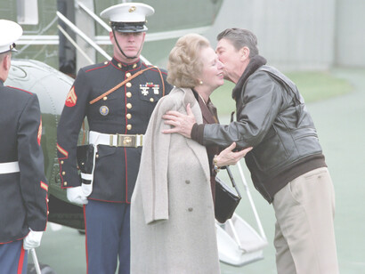 Ronald Reagan recibe a Margaret Thatcher en Camp David