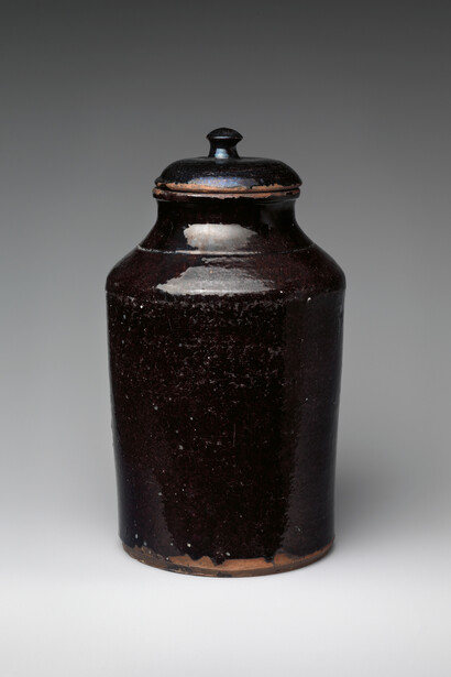 Covered jar, 1800–1900. Courtesy of the Metropolitan Museum of Art