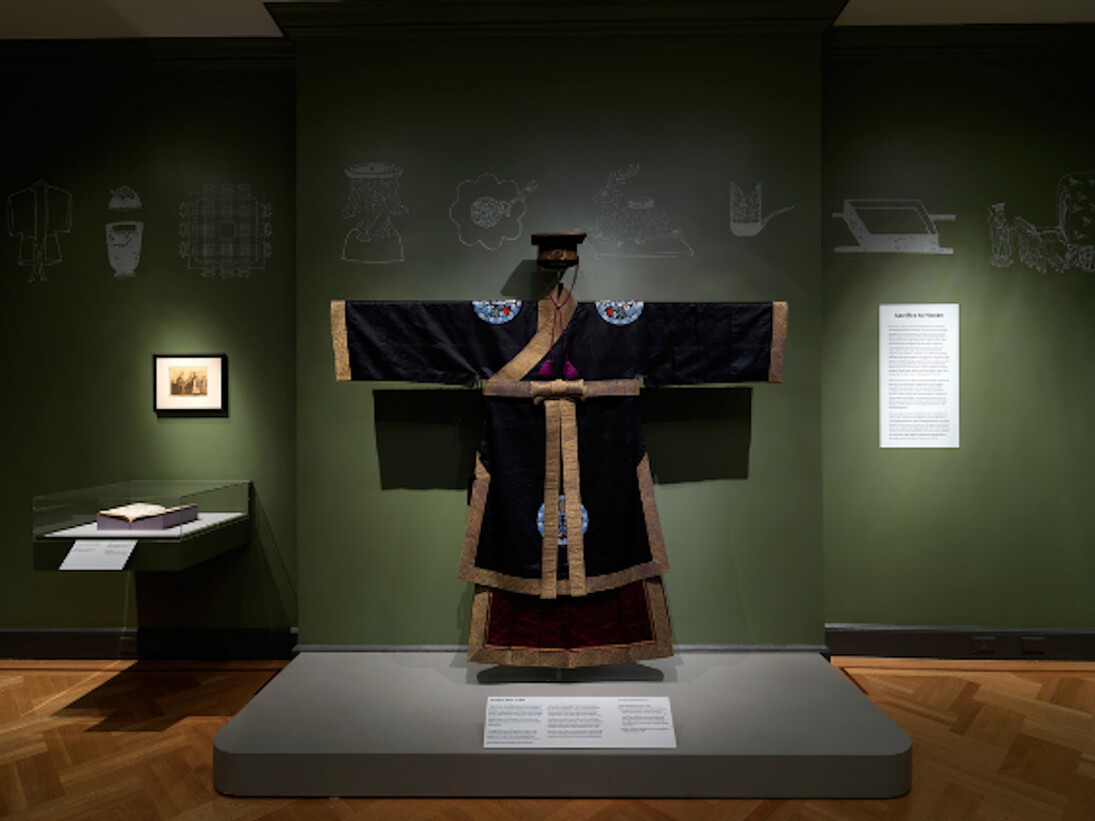 Design by the Book, Exhibition view. Courtesy of Bard Graduate Center Gallery