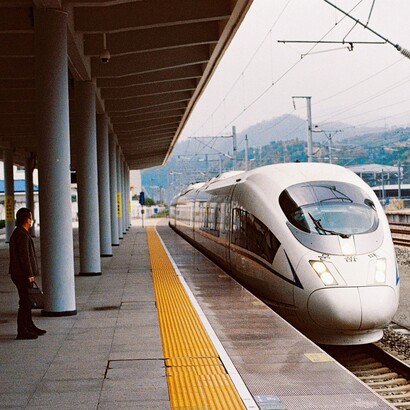 Le stazioni ferroviarie cinesi sembrano piccoli aeroporti: moderne, enormi e ben organizzate