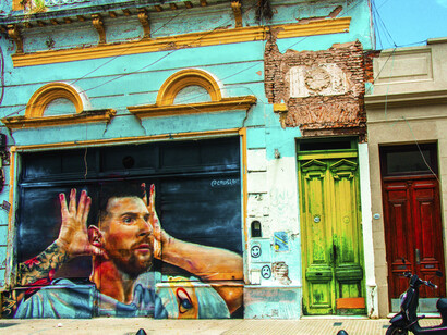 Mural del futbolista Lionel Messi por el artista peruano Mario Abad, más conocido como CausiArt. San Telmo, Buenos Aires, Argentina