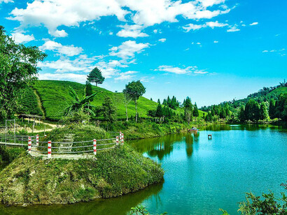 With its tranquil atmosphere and stunning landscapes, Antu Pokhari serves as an ideal spot for photography enthusiasts, providing countless opportunities to capture the beauty of Ilam’s natural surroundings