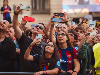 Supporters à la Plaça Sant Jaume, 26 mai 2024