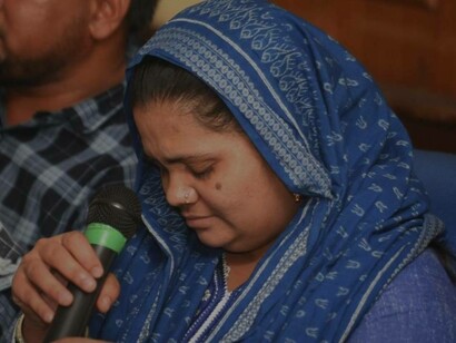 Bilkis Bano holding back the tears as she grabs the mic to speak about the traumatizing event that scarred her life in India