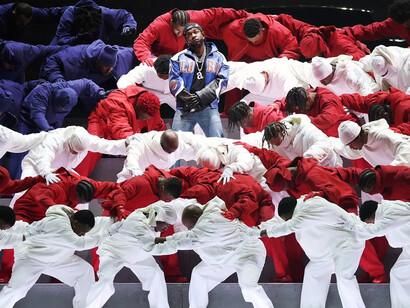 La presentación de Kendrick Lamar en el Super Bowl combinó un mensaje político con una puesta en escena de alto impacto. Caesars Superdome, Nueva Orleans, Estados Unidos, 9 de febrero de 2025