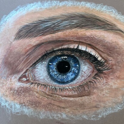 Luisa Vargiu, Chiudi gli occhi. L'artista ha capovolto la massima "Apri gli occhi" e ciascuno può dare la propria interpretazione di quell'occhio così aperto, eccessivamente aperto. Può essere meraviglia, stupore, spavento. Relativamente a tutto ciò che ci fa spalancare gli occhi fisicamente, è anche un invito a chiuderli. Foto di Luisa Vargiu