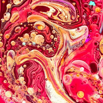 Il passato sembra ordinato perché ne conosciamo il seguito; il presente resta un mosaico di possibilità