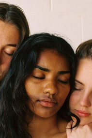 Amigas se apoyan en tiempos de depresión