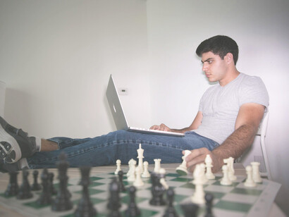 Max Deutsch: su estrategia fue jugar como lo haría un ordenador y por esta razón desarrolló un algoritmo con unas mil partidas en memoria, que le pudiera dar indicaciones sobre como jugar