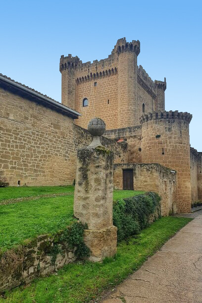Desde la sierra de San Millán de la Cogolla hasta los festivales de vendimia, Parra vive el turismo como una celebración de la historia y la gente