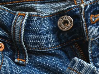 Cintura de un pantalón vaquero