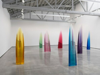 Fred Eversley, Cylindrical lenses, exhibition view. Courtesy of David Kordansky Gallery