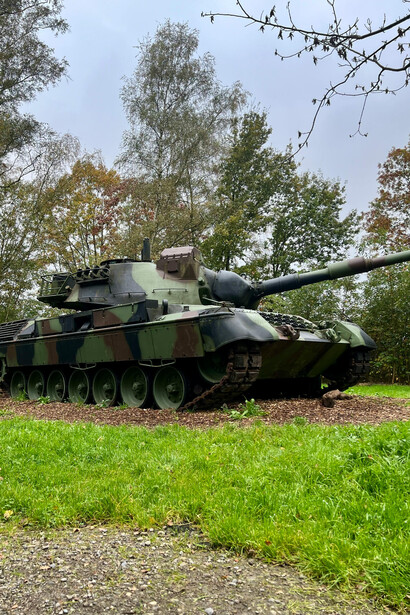 A automação prematura em fogo e manobra militar apresenta riscos que requerem uma abordagem cuidadosa com IA