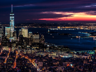 Vista aérea de la ciudad de Nueva York por la noche