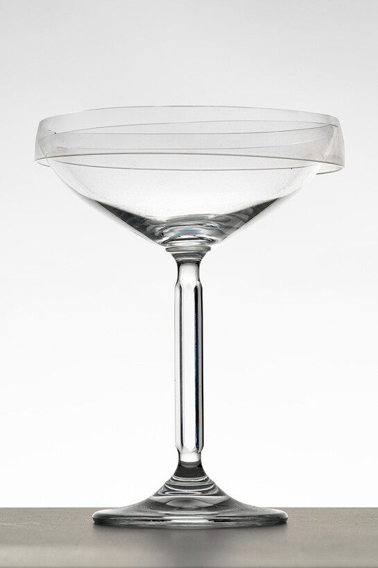 Gregor Hildebrandt, Saturnische Getränke, 2015, broken glass on glass, 14,9 x 11,5 cm