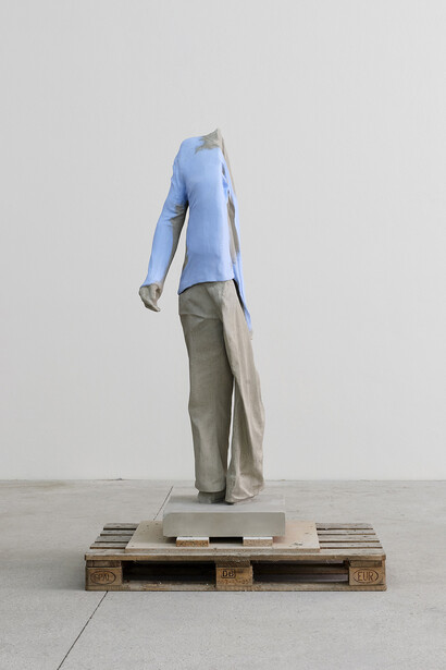 Erwin Wurm, Trivial Pursuit, 2014, Concrete, acrylic, 179 x 63 x 55 cm, Ed. of unique, Courtesy Galerie Thaddaeus Ropac, Paris/Salzburg © Erwin Wurm, Photo: Eva Würdinger