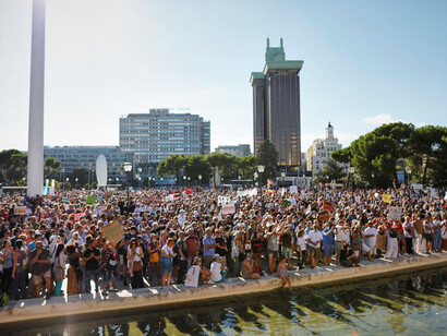 Imagen de la manifestación anti mascarillas en la plaza de Colón, Madrid