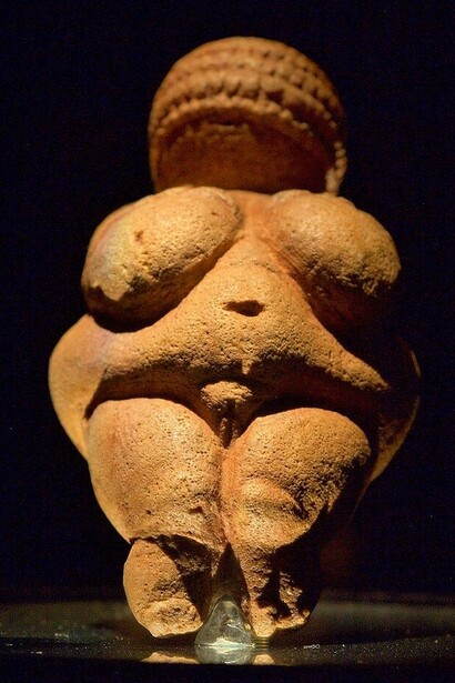 Venere di Willendorf, 23.000-19.000 a.C.,  Vienna, Naturhistorisches Museum