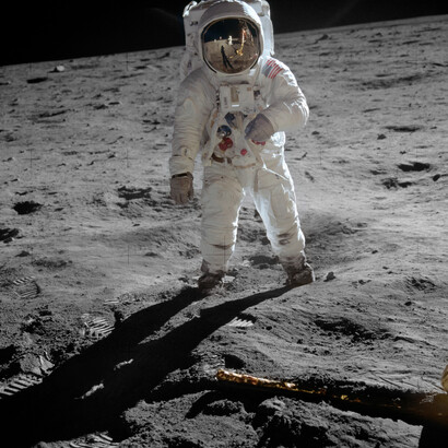 El Programa Apolo de la NASA fue el punto culminante de la carrera lunar, logrando el alunizaje del Apolo 11 en 1969