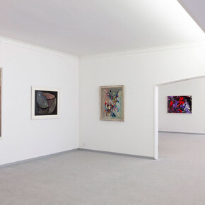 Verschiedene Künstler, Weltkunst für frieden und freiheit, ausstellungsansicht. Mit freundlicher genehmigung von Galerie Henze & Ketterer