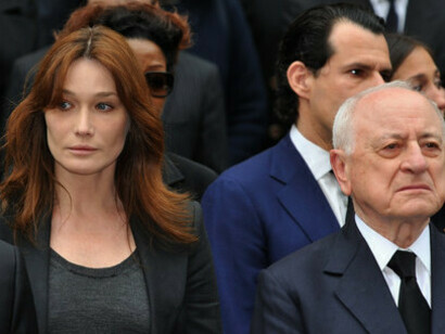 Carla Bruni y Pierre Bergé en el funeral de Yves Saint Laurent (2008)