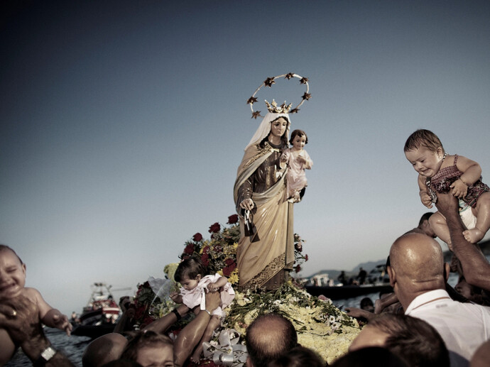 Mattia Insolera, Procession of La Virgen del Carme, protector of the seamen, Ceuta, Spain 2010, Fine-art print on Hahnemühle German paper hetching 310 gr, 60 × 90 cm, ed. 10, courtesy of the artist