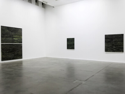 Isa Genzken. Basic Research Paintings, installation view at ICA, London