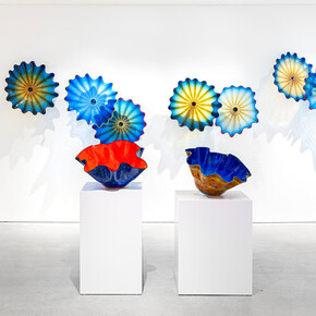 Dale Chihuly, Chihuly, selections from four decades of iconic work, exhibition view. Courtesy of Leila Heller Gallery