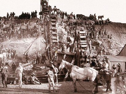 Miners and washing equipment at the Bultfontein Diamond Mine, Kimberley, South Africa. Woodburytype, 1888, after a photograph by Robert Harris