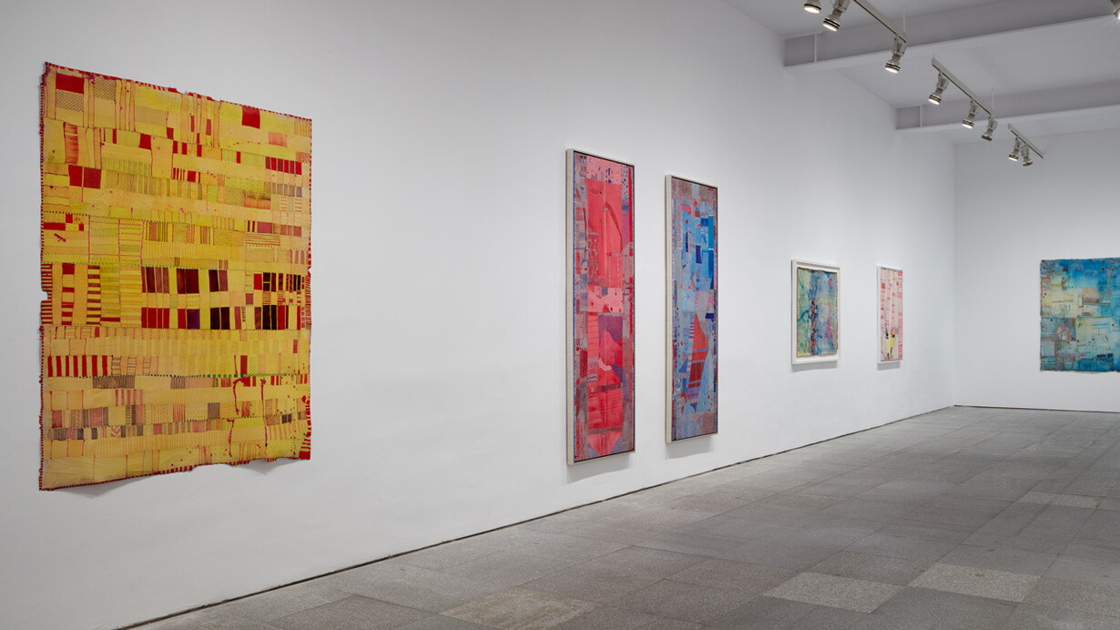 Huguette Caland, Una vida en pocas líneas, vista de exhibición. Cortesía del Museo Nacional Centro de Arte Reina Sofía