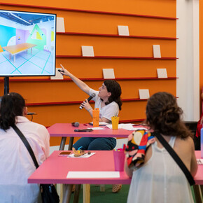 Ad Minoliti, École féministe de peinture, vue de l’exposition. Avec l’aimable autorisation de la 
Pinacoteca