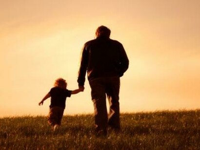 "Mi abuelo me toma de la mano"