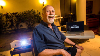 Isaac León Frías, es un conocido crítico y escritor de cine, fue fundador de la revista 'Hablemos de cine'