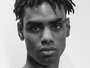 Felipe Garcia para o São Paulo Fashion Week N58. O modelo paulistano nasceu para ser artista, e sua mãe sabia disso. Desde pequeno, foi incentivado a explorar seu próprio estilo e identidade, o que colaborou para construção da sua bagagem de mundo