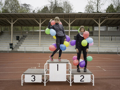 Elina Brotherus, Balloon Dash 2, 2017, photograph.
After Larry Miller, 220 Yard Balloon Dash, 1970. All runners have as many inflated balloons as possible tied to their bodies. Once the balloons are in place, they run a normal 220-yard race.

