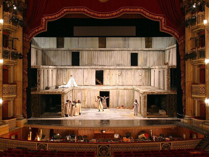 Elektra, regia di Klaus Michael Grüber, Teatro La Fenice di Venezia, 2008. Una delle memorabili realizzazioni del lighting designer Guido Levi