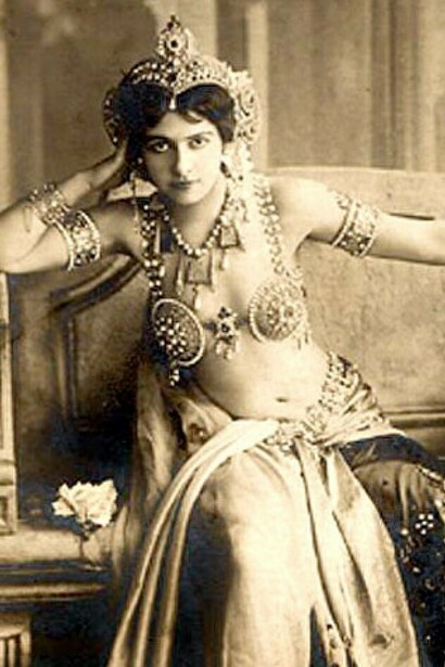 Mata Hari vestida para su actuación