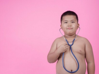 A child struggling with obesity is shown against a pink background, emphasizing the challenges of childhood weight gain