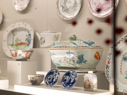Chinese export porcelain. Former Cunha Alves Collection, exhibition view. Courtesy of Fundação Oriente