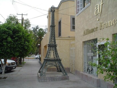 Fachada principal de la sede de la Alianza Francesa en Torreón, Coahuila, México