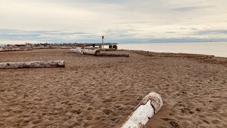 A view from the South Side of Wreck Beach © Photo by John Macanas