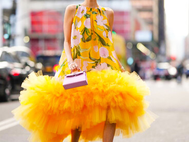 In 2023, Leonie Hanne wore a yellow Carolina Herrera dress