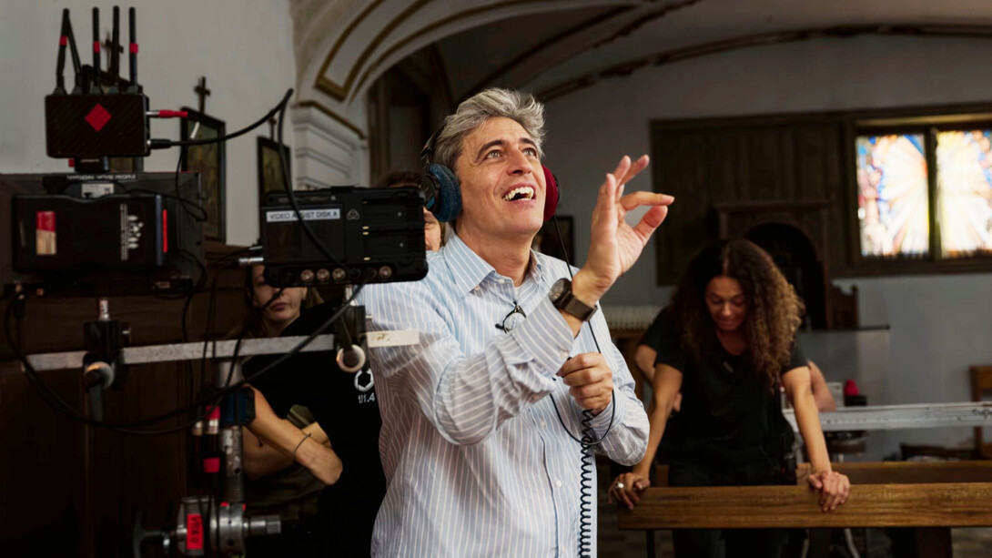 Pif durante le riprese del suo film "... che Dio perdona a tutti", 2026