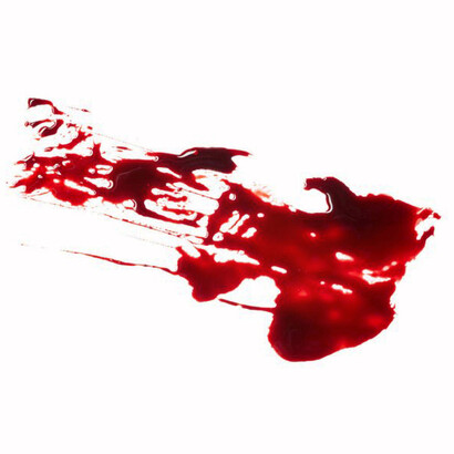 Salir de la cocina y encontrar la sala con manchas rojas que no estaban antes